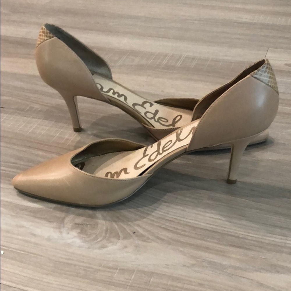 Nude pumps